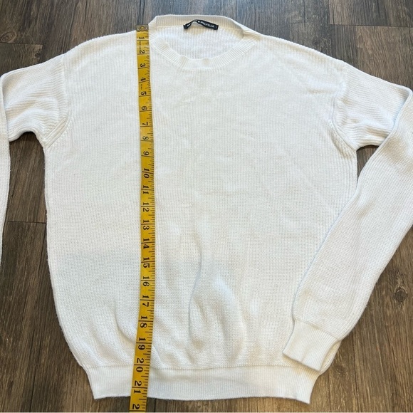Brandi Melville Women’s White Crewneck Long Sleeves Sweater One Size - Picture 6 of 7